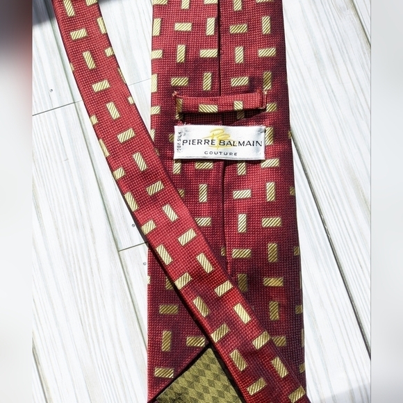 Balmain Vintage Couture Geometric Print Silk Men's Necktie in Red and Gold - Picture 7 of 11